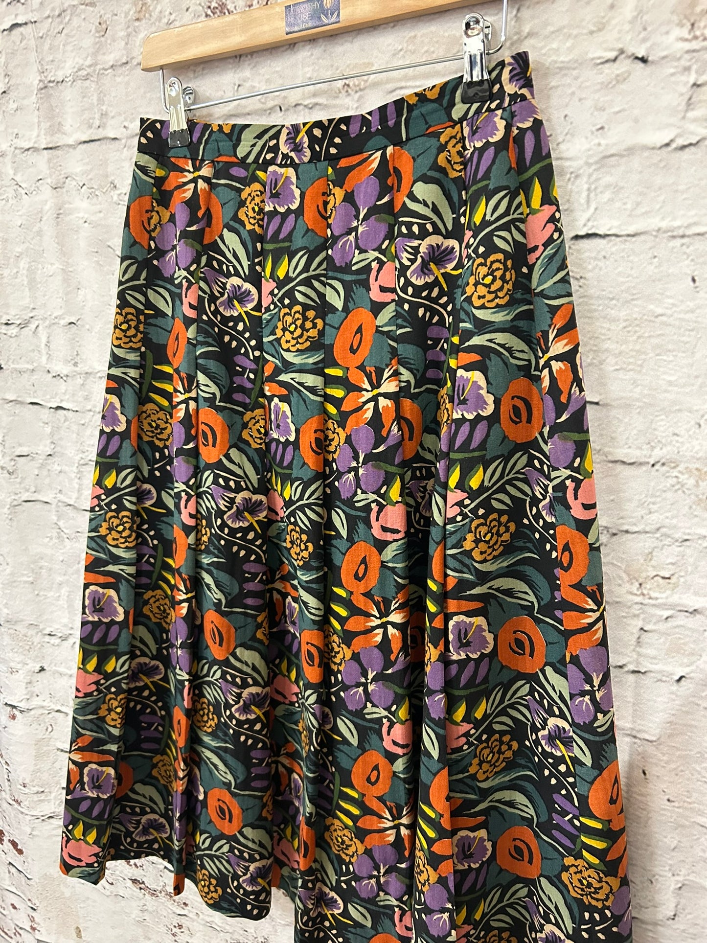 1980s Style Black Floral Pleated Midi Skirt Size 10-12