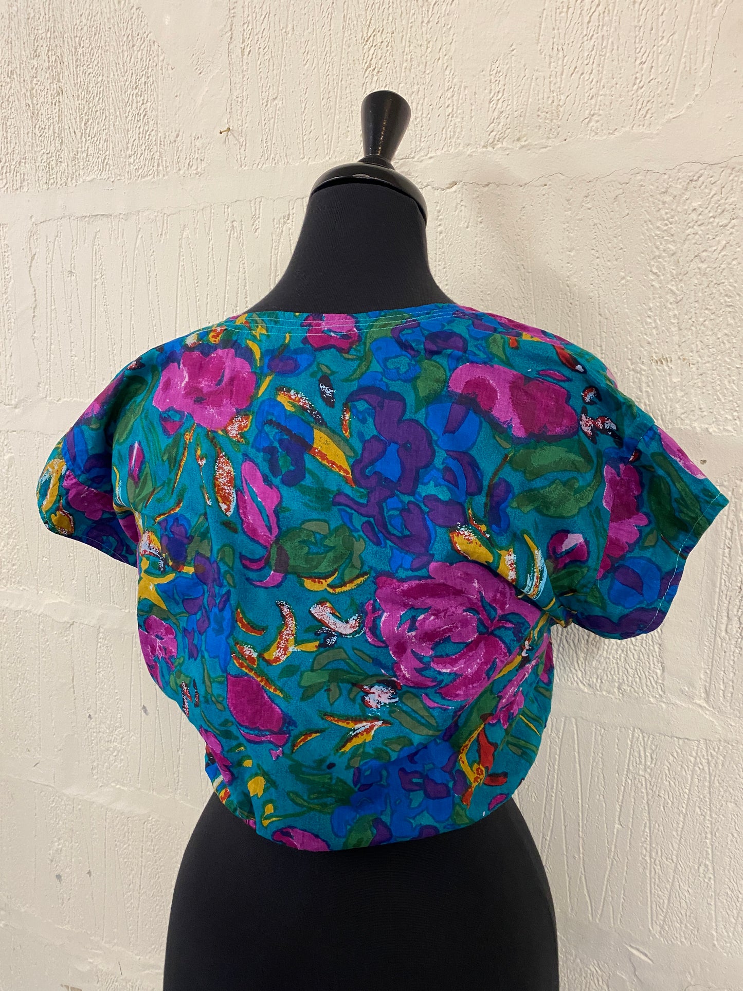 1980s Designer Green and Floral Short Sleeve Crop Tie Waist Summer Blouse Size S