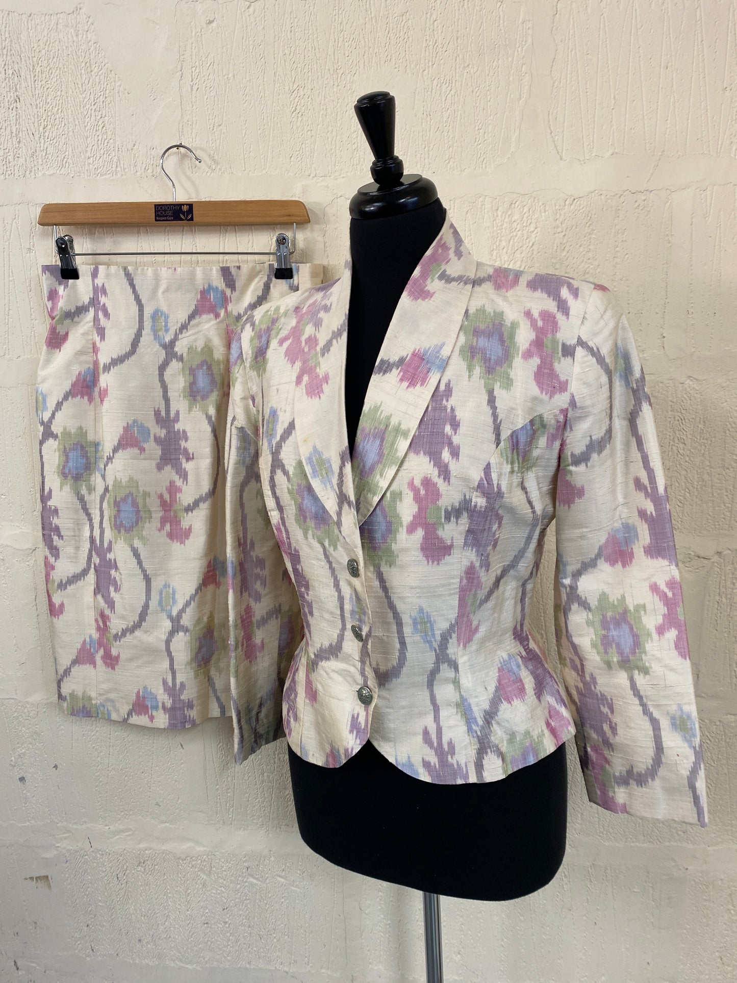 Preloved Cream with Pink and Purple Pattern Silk Skirt Size 8-10
