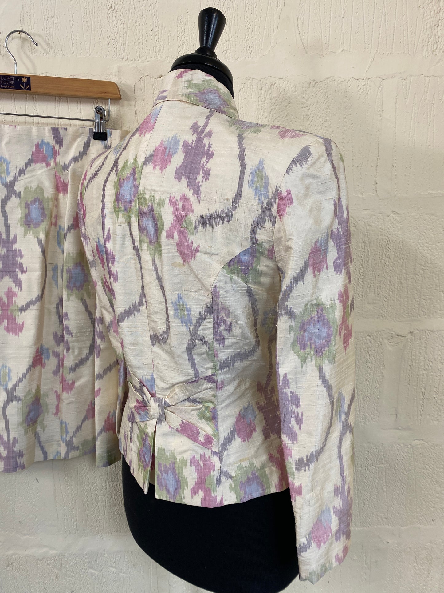 1980s 100% Silk Cream with Purple and Pink Pattern Jacket Size 10