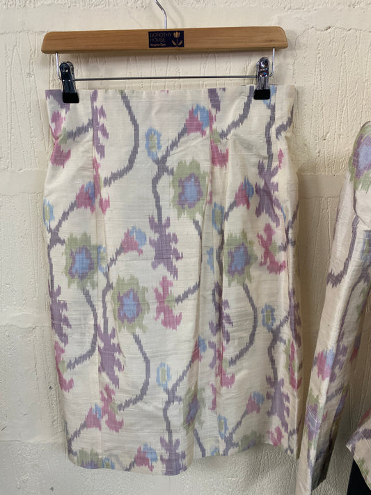 Preloved Cream with Pink and Purple Pattern Silk Skirt  Size 8-10