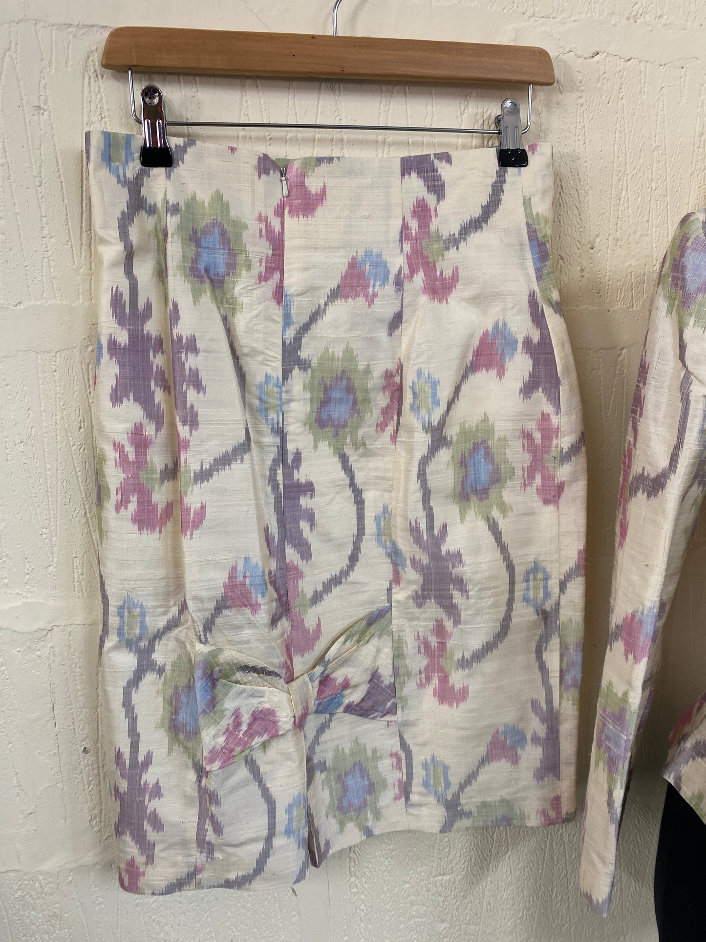 Preloved Cream with Pink and Purple Pattern Silk Skirt Size 8-10
