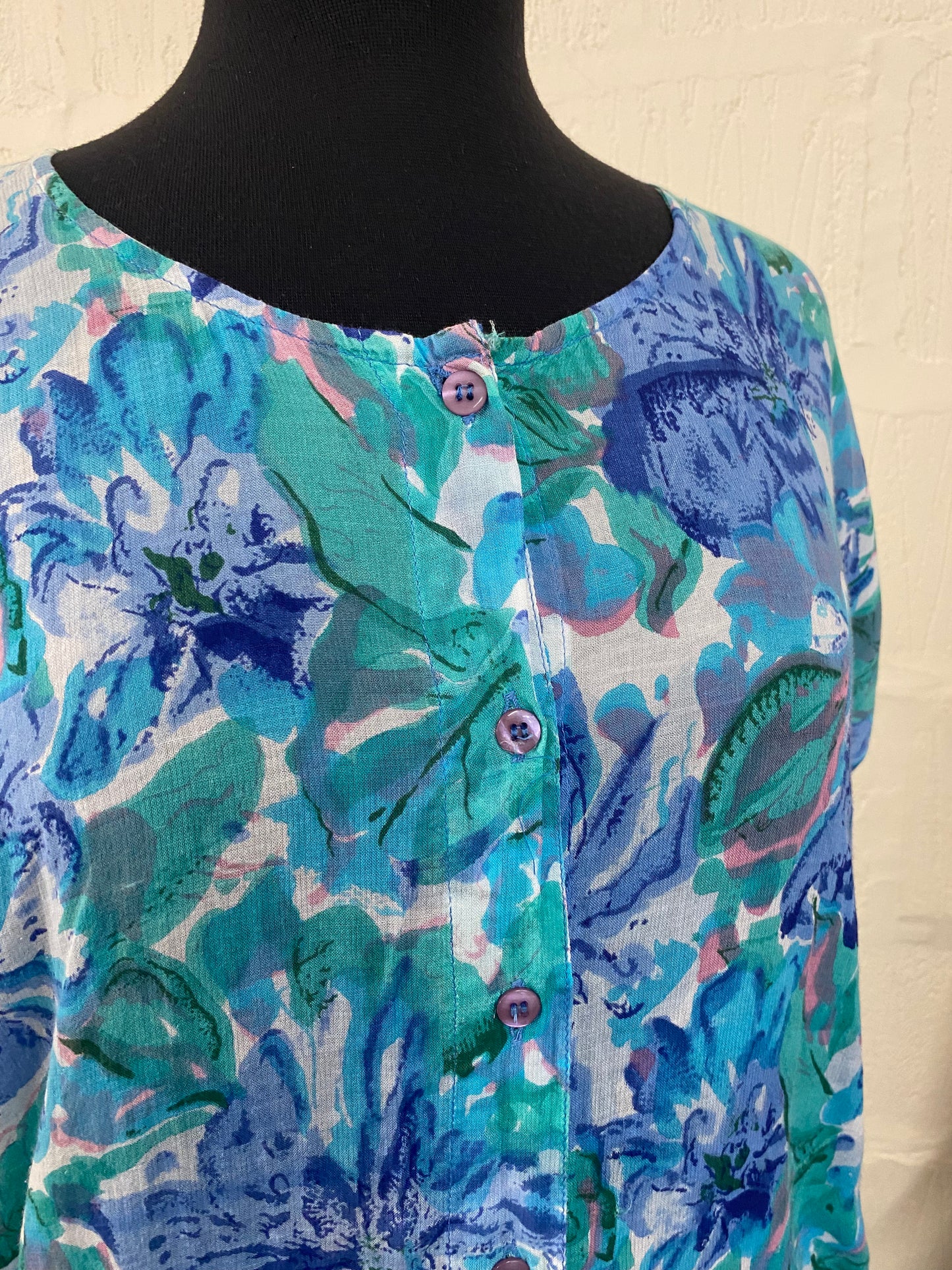 Vintage 1990s Style Fine Cotton Splashy Blue Blouse Size 20
