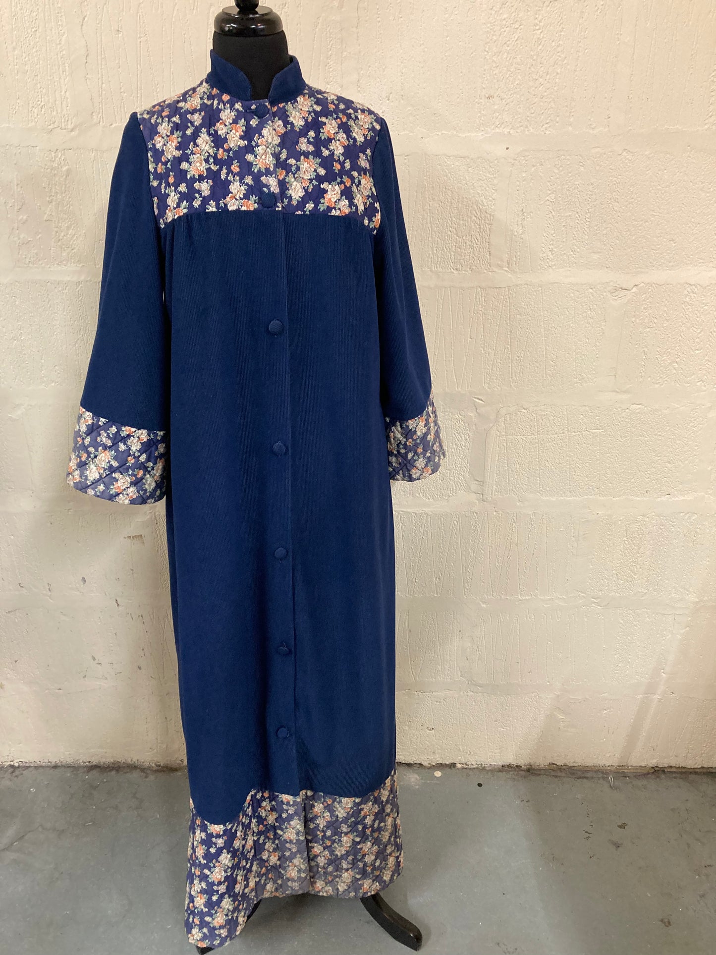 1970s Dark Blue with Floral Quilting Housecoat l Coat Size 12/14