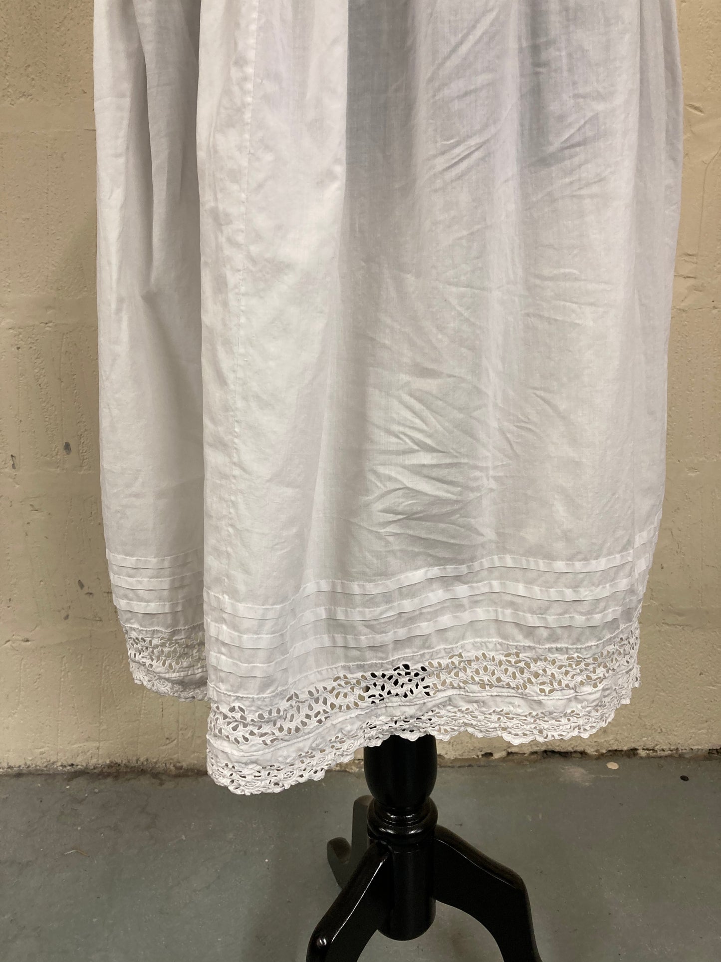 Vintage Simple White Skirt With Broderie Anglais Hem Size 12-14