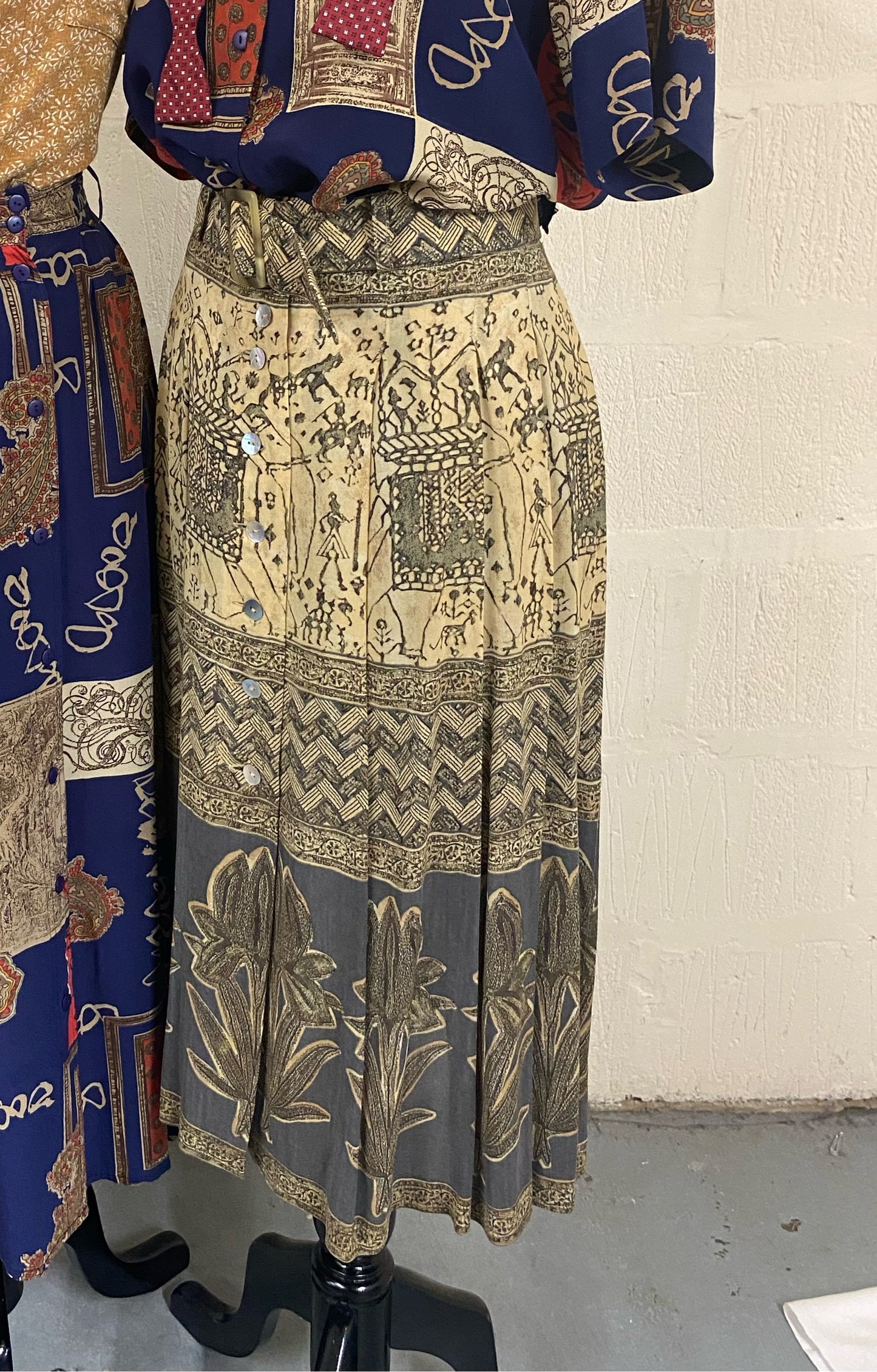 Vintage Betty Barclay Tulip Print and Figurative Skirt Size 14