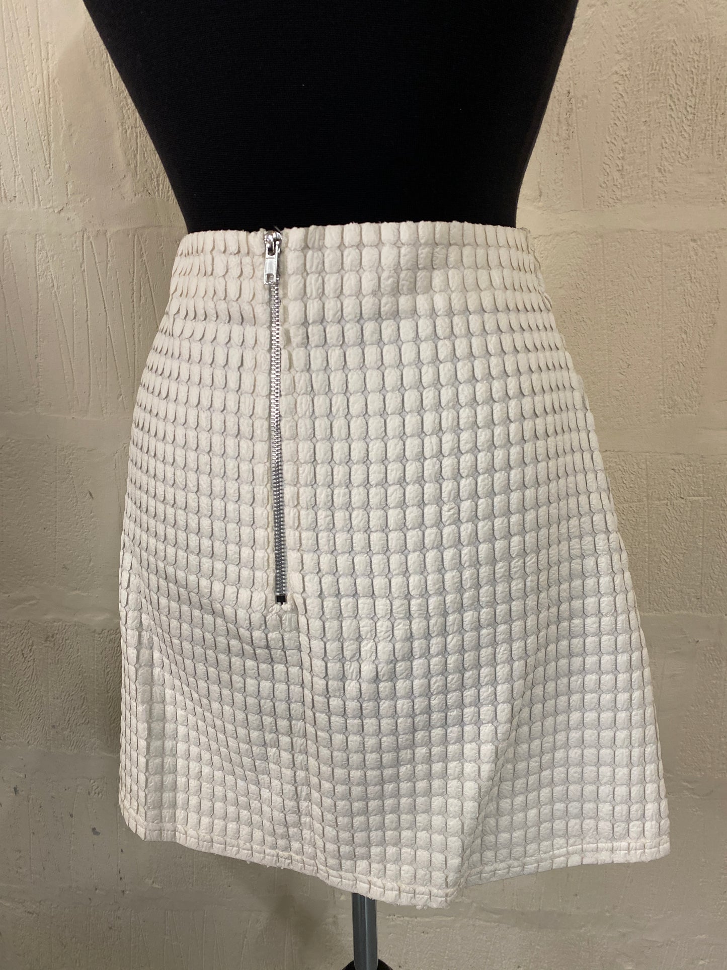 Cream Textured Mini Skirt Size M | 12