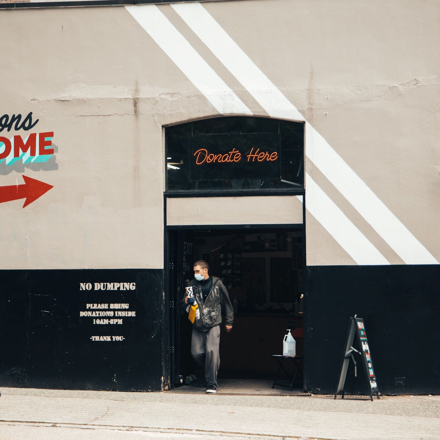 Set your clothes free- donate by post!