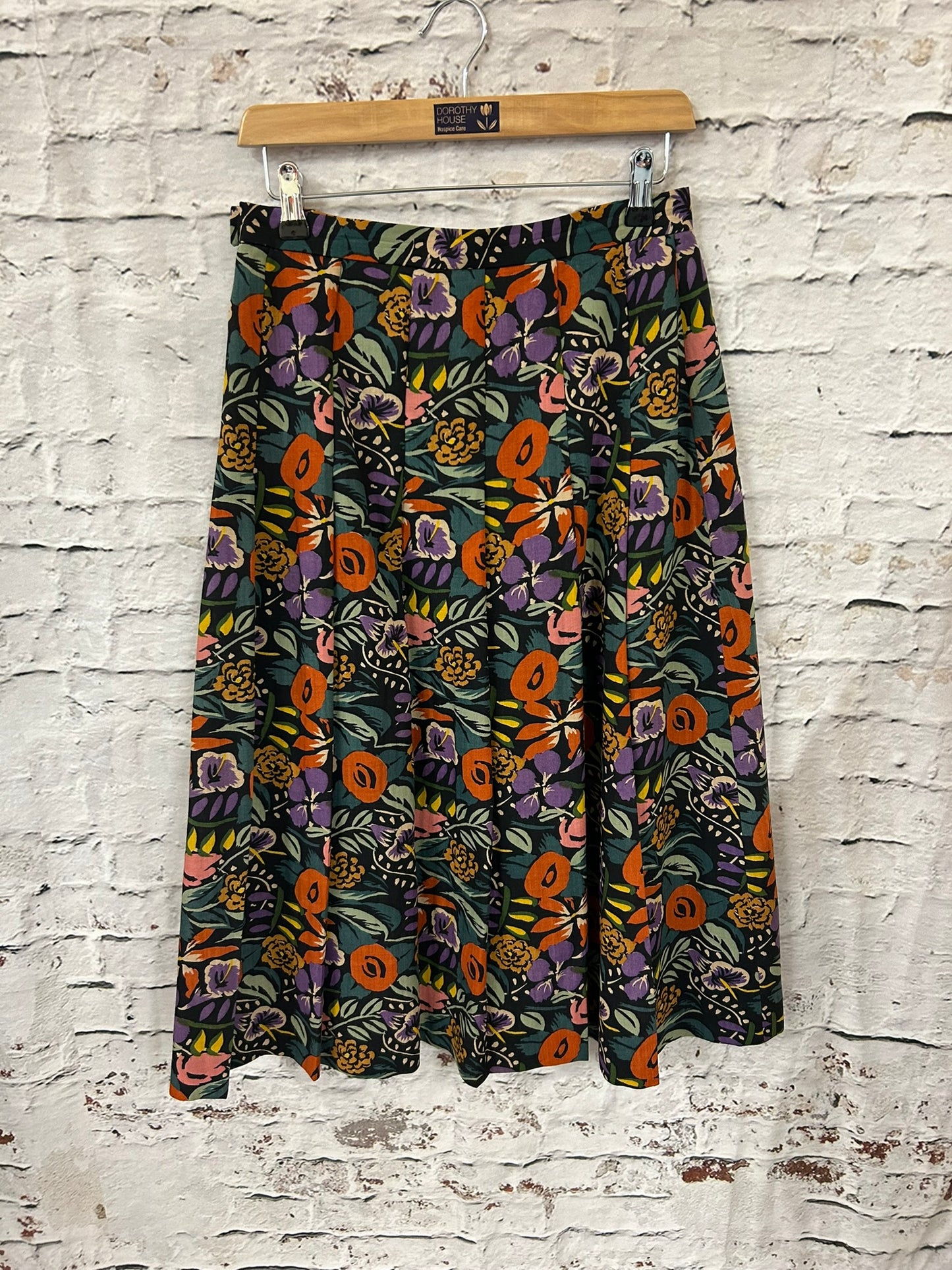 1980s Style Black Floral Pleated Midi Skirt Size 10-12