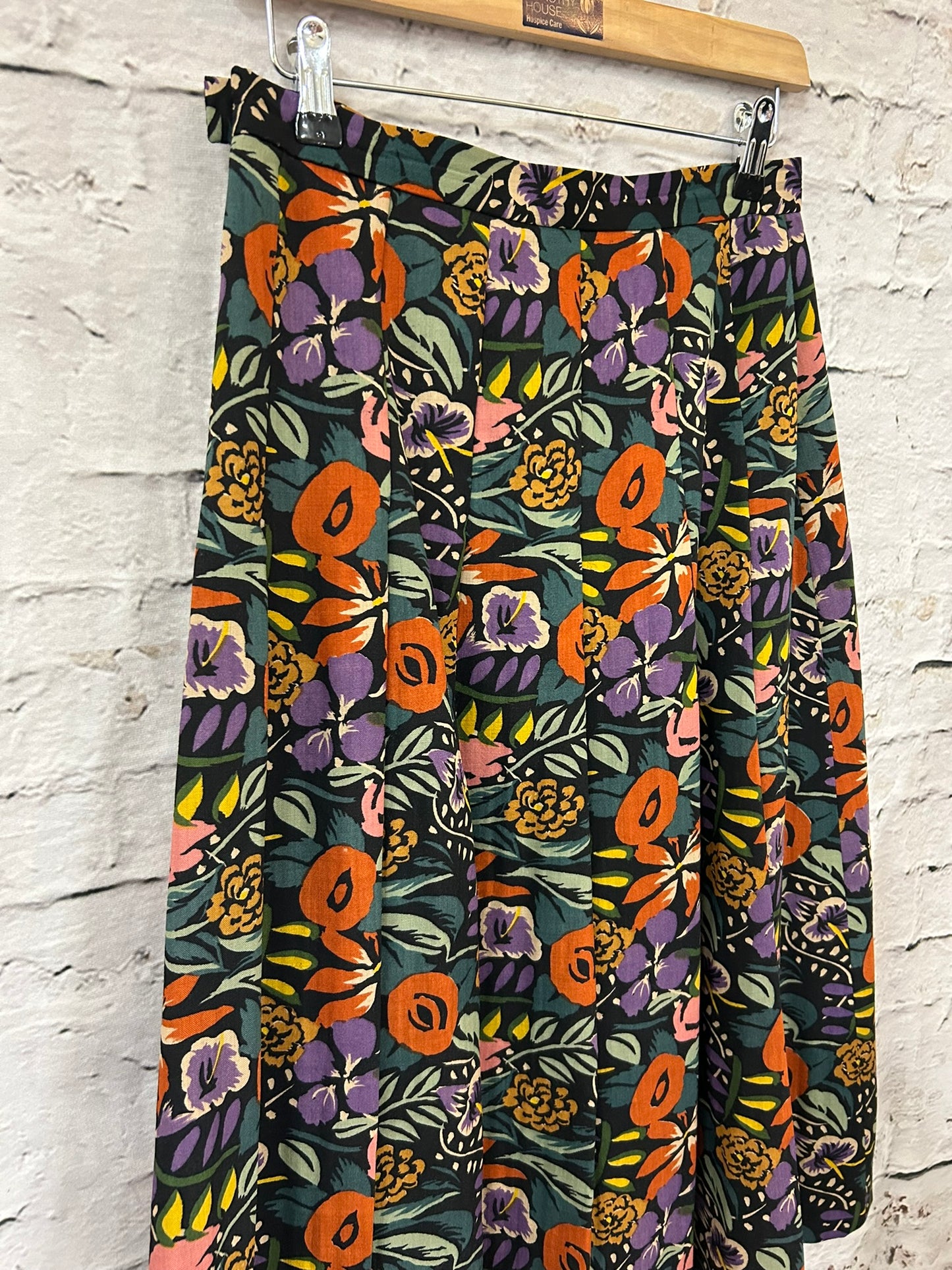 1980s Style Black Floral Pleated Midi Skirt Size 10-12