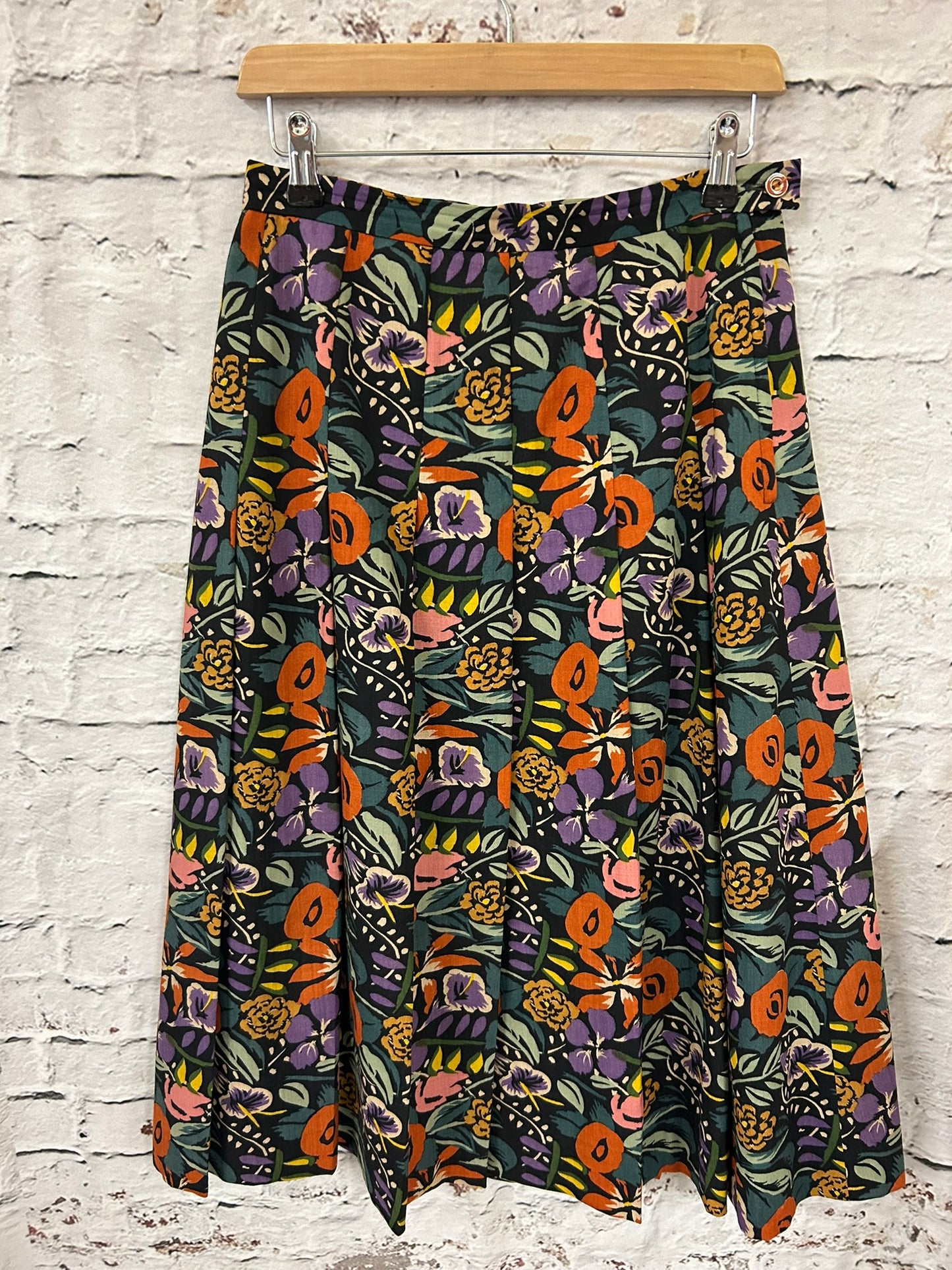 1980s Style Black Floral Pleated Midi Skirt Size 10-12