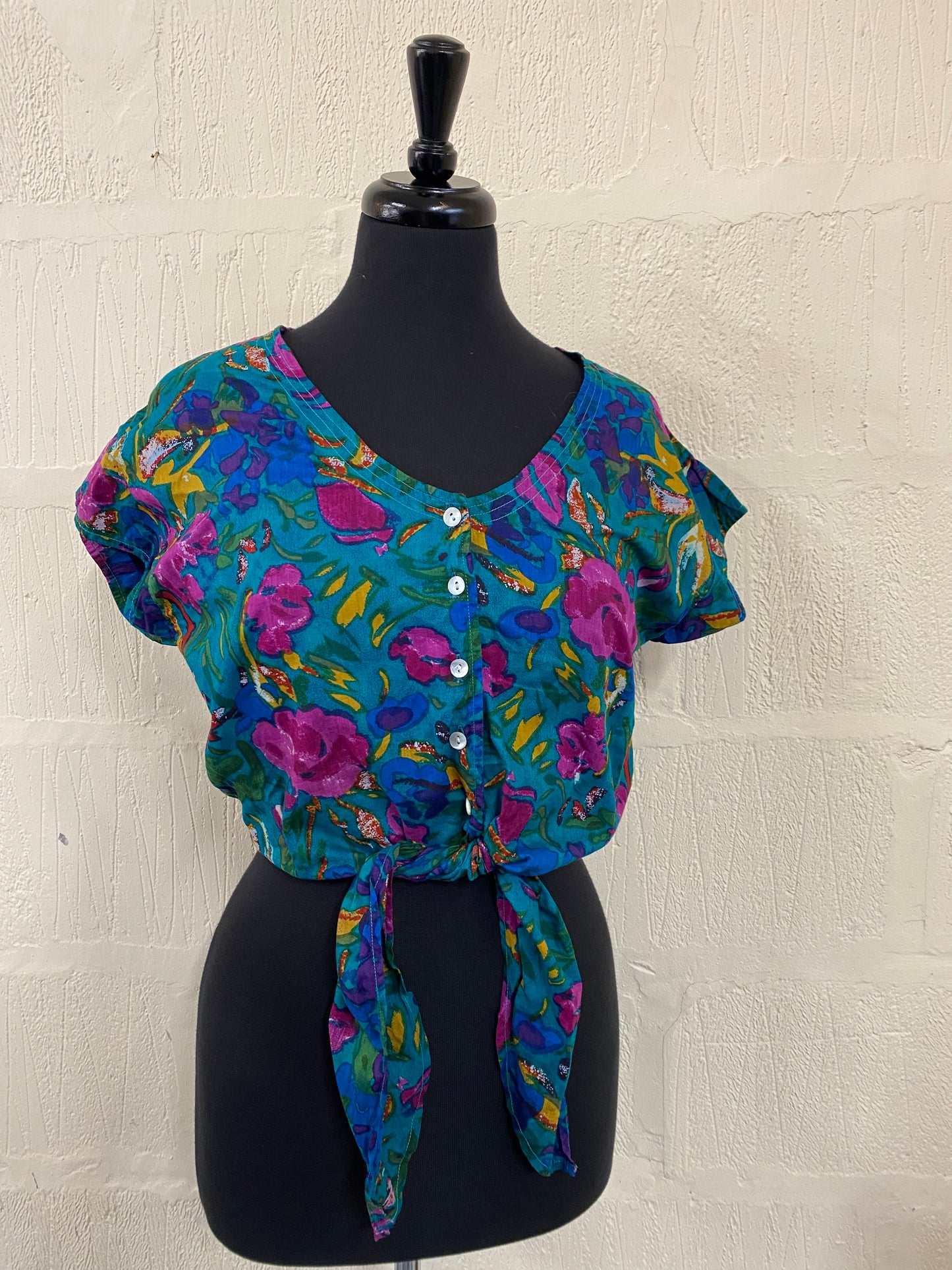 1980s Designer Green and Floral Short Sleeve Crop Tie Waist Summer Blouse Size S