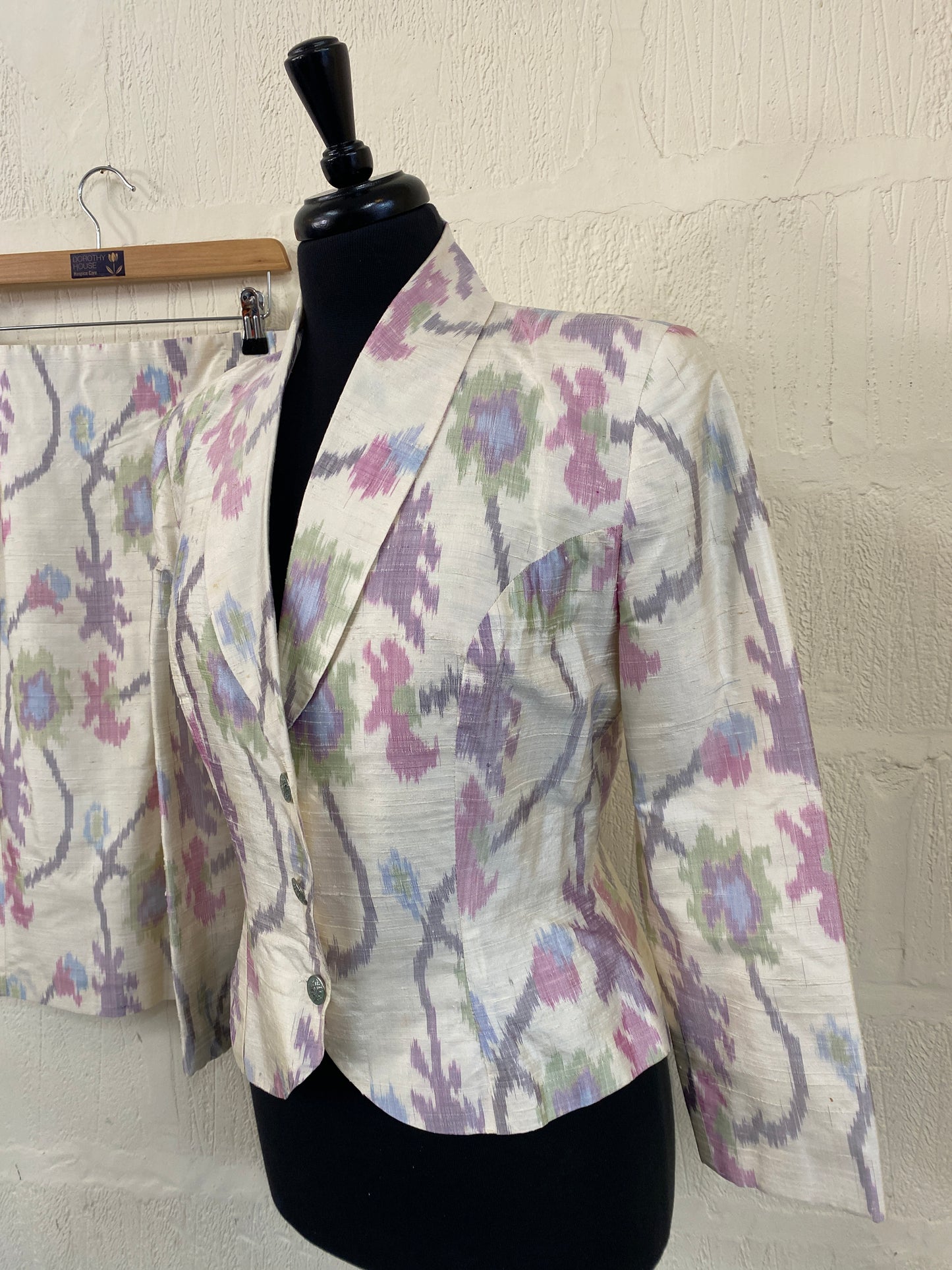 1980s 100% Silk Cream with Purple and Pink Pattern Jacket Size 10