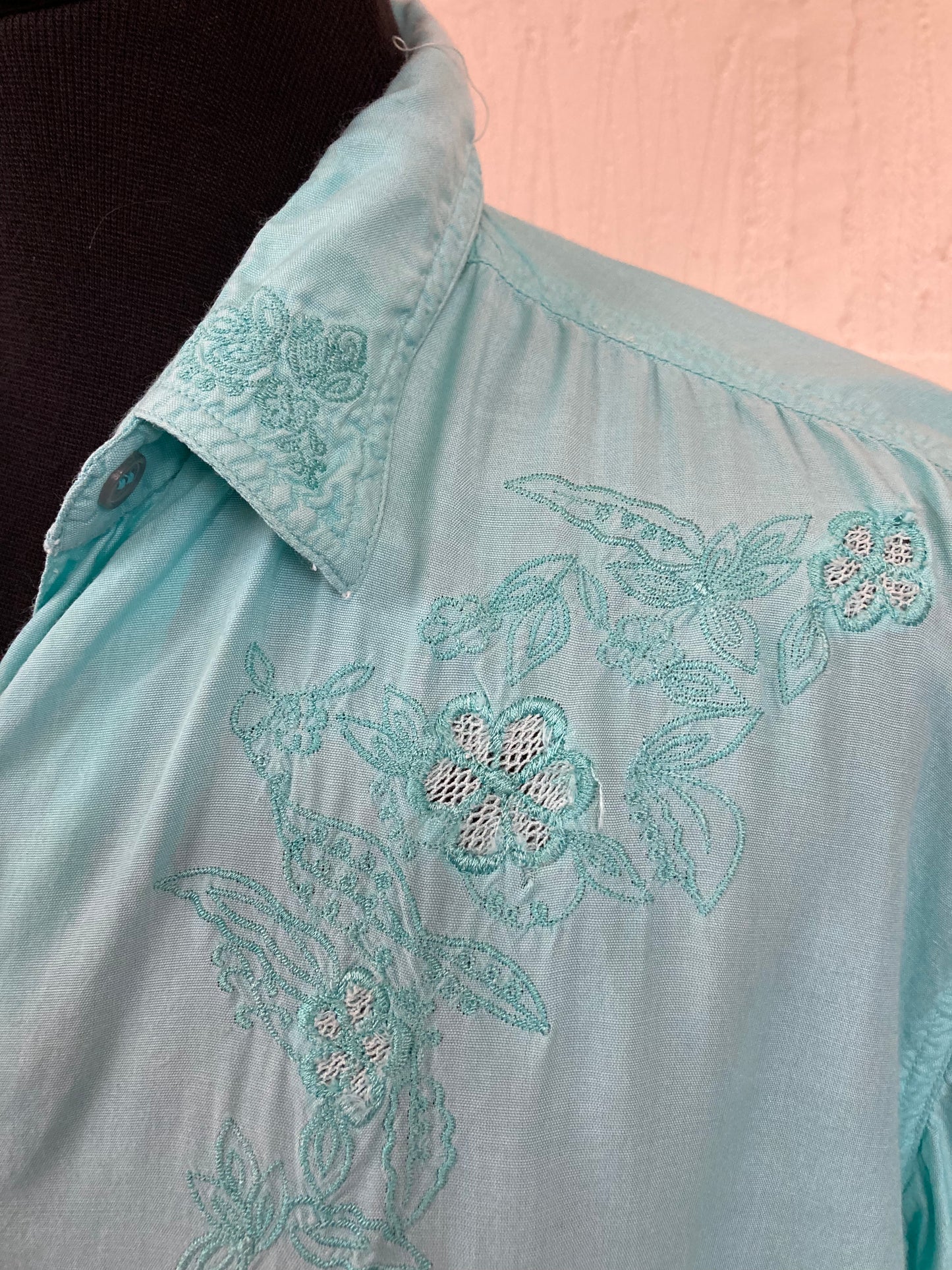 1980s Short Sleeve Turquoise Embroidered Shirt Size 12