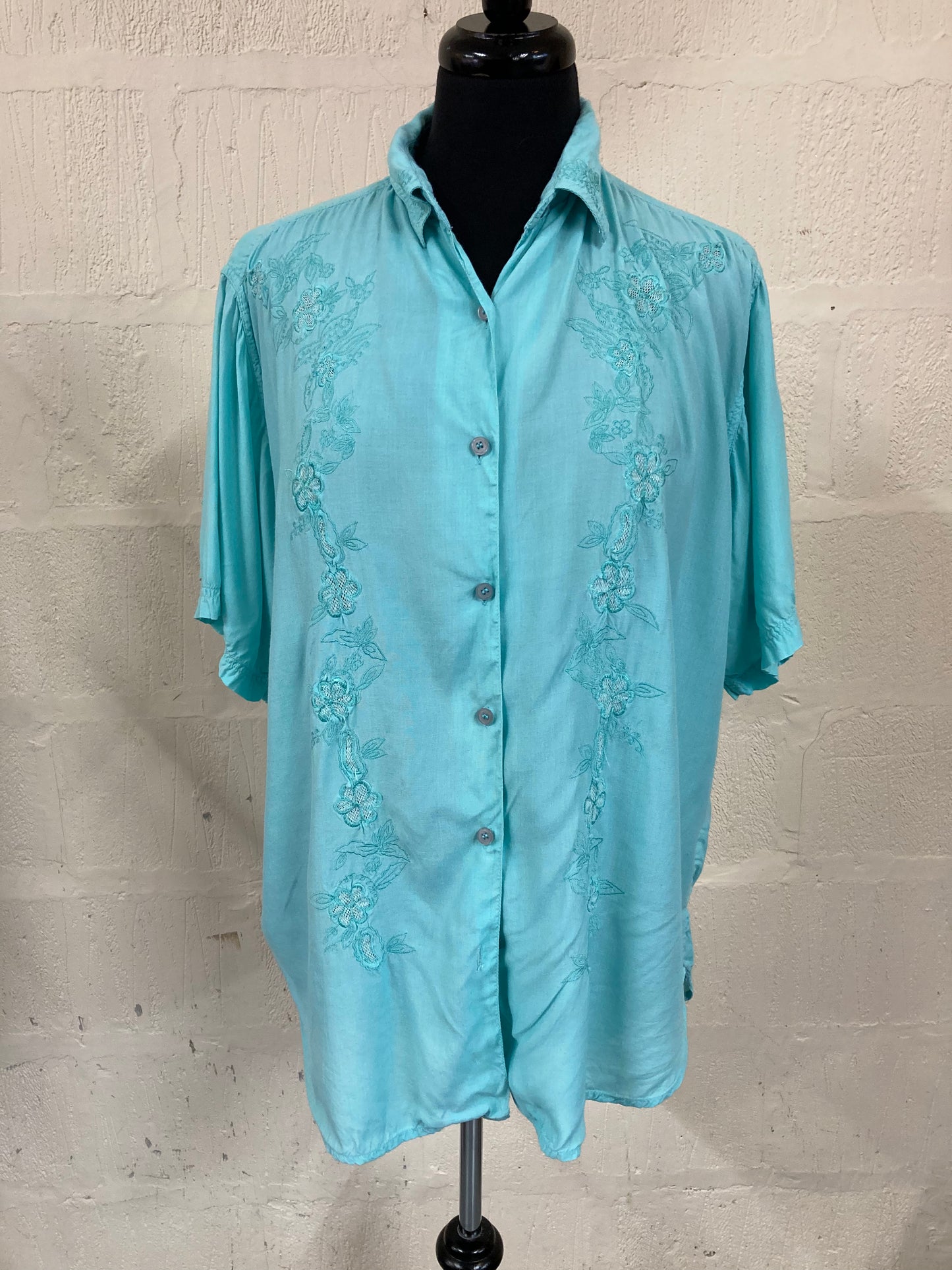 1980s Short Sleeve Turquoise Embroidered Shirt Size 12