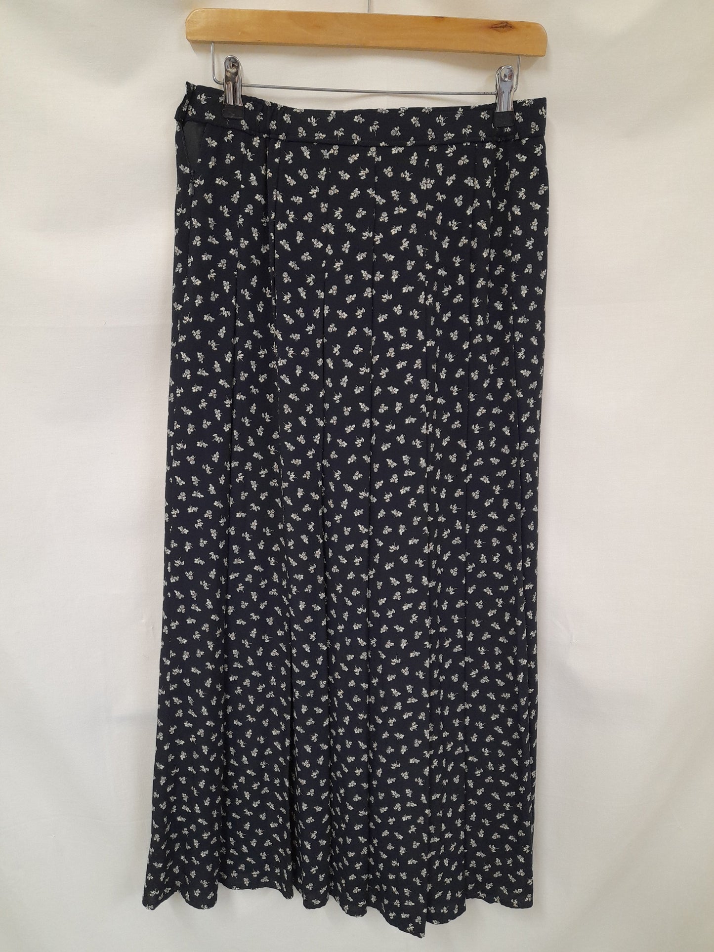Vintage St Michael Ditsy Floral Dark Navy Skirt Size 12