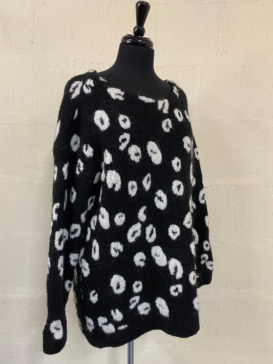 Black & White Animal Print Sweater Size L