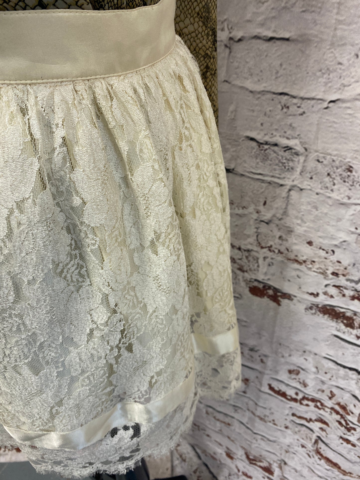 Vintage Cream Lace Mini Skirt Size 8